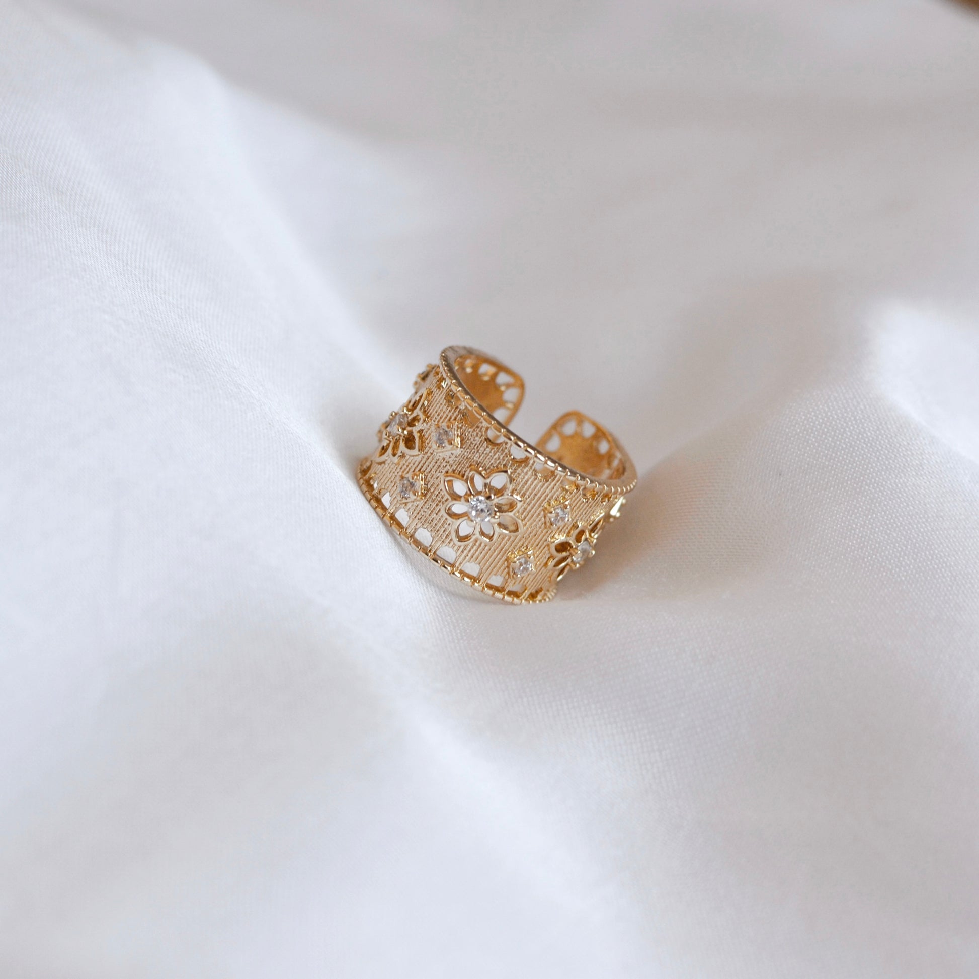 bague dorée avec dessins ajustable