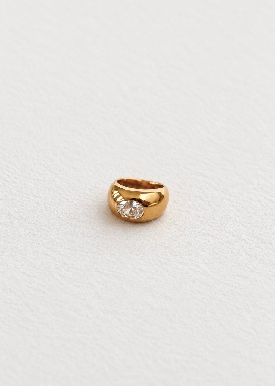Grosse bague épaisse avec zircon central 